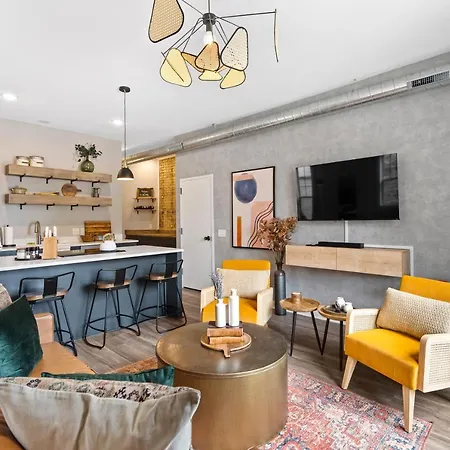 The Bentley Condotel In Historic Walker'S Point W/ Garage + Yard